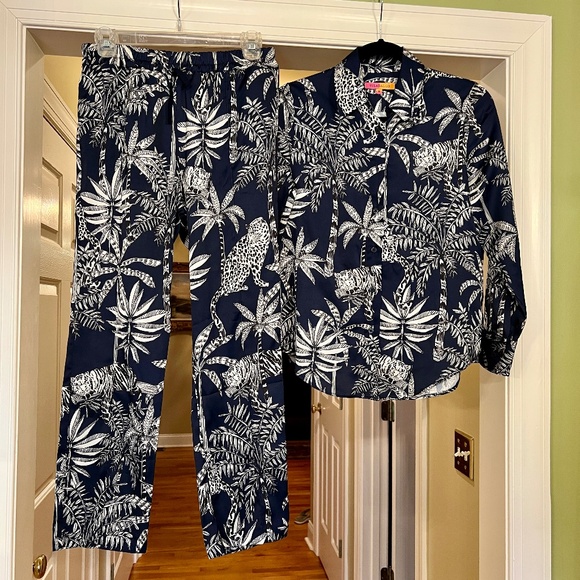NWOT Vilagallo Navy White Jungle Print Blouse & Pant Set Size 36 or US XS - Picture 2 of 4